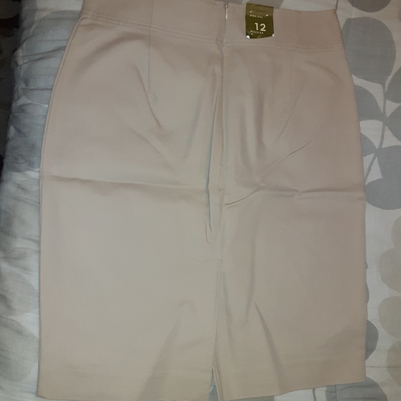 💫Cute Skirt💫$10 - Picture 1 of 2